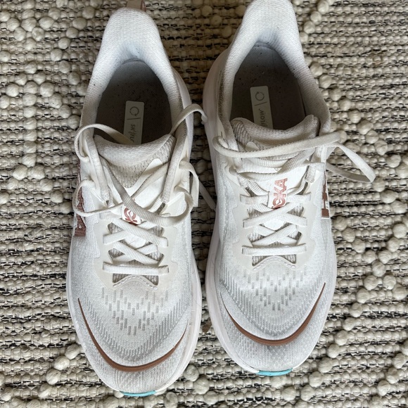 HOKA Skyflow Women's white Running Shoes - Picture 2 of 5